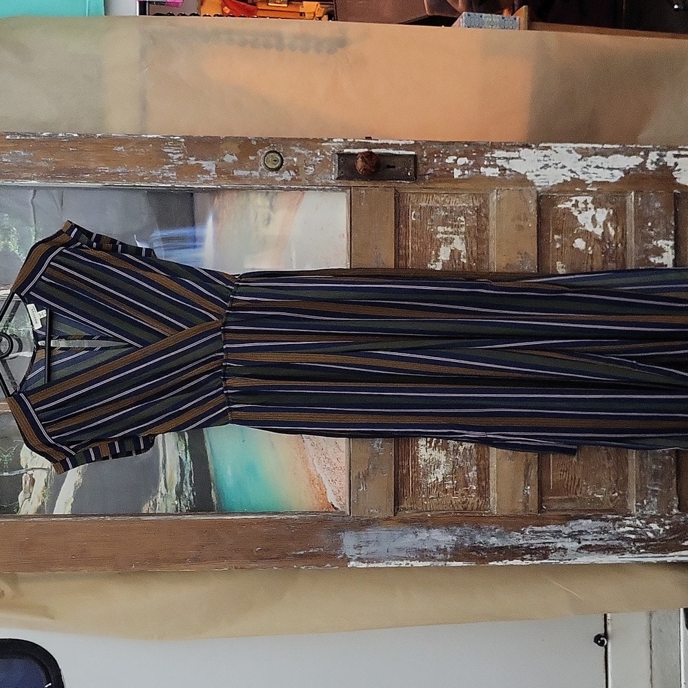 monteau of Las Angeles full-length striped jumper, short sleeves, bottom slits.